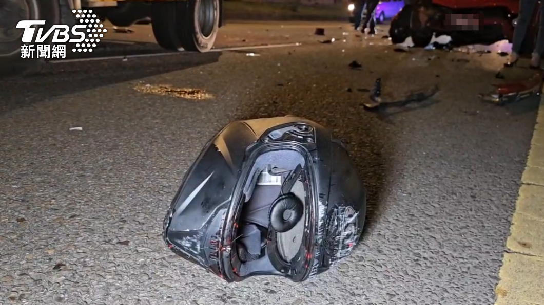 Woman, 19, dies in wrong-way crash on Taipei Expressway (TVBS News)