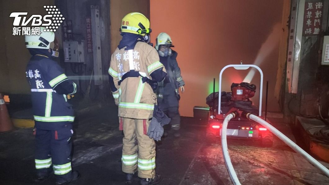 Kaohsiung Fire Bureau battles overnight incinerator inferno (TVBS News)