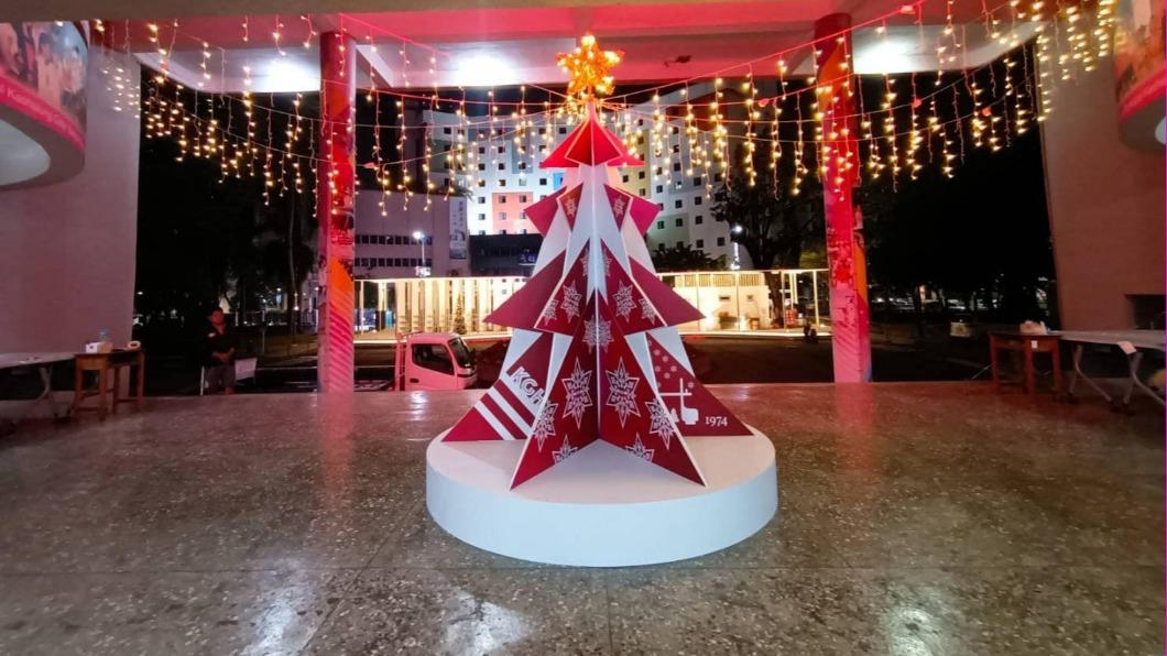 Kaohsiung high school debates NT$70K Christmas tree cost
