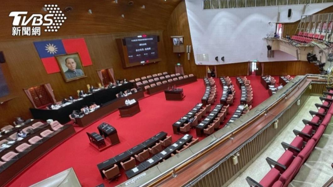 Legislative Yuan passes law linking minimum wage to CPI (TVBS News)
