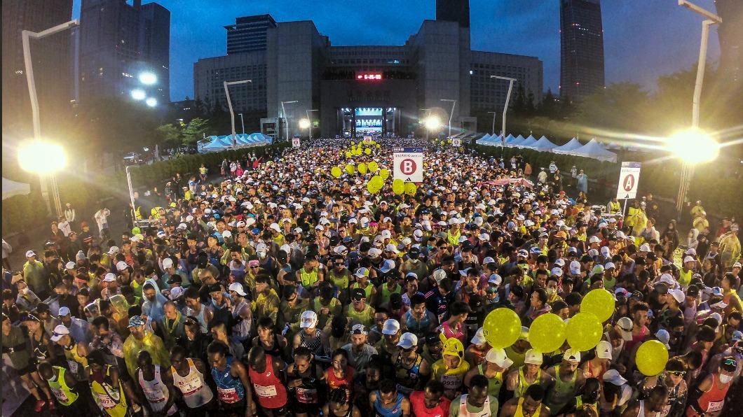 Record 28,000 runners Brave cold at Taipei Marathon (Taipei City Government)