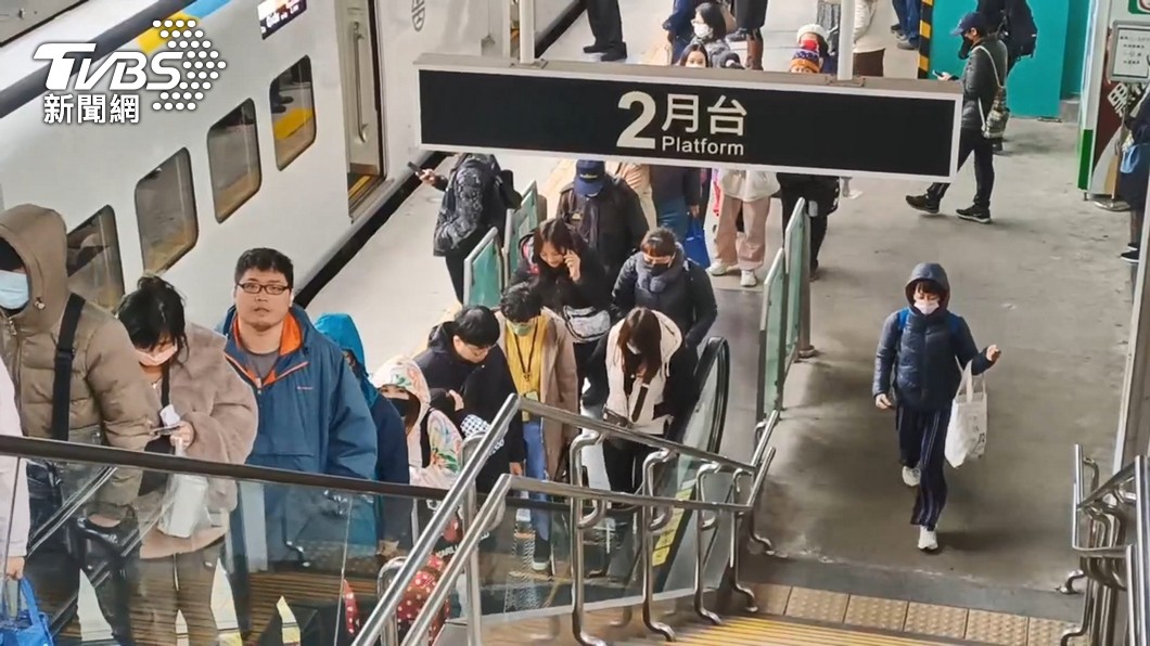 Taiwan Railway boosts service for Lunar New Year rush (TVBS News)