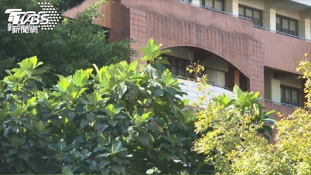 School offers counseling after student’s fatal stabbing (TVBS News)
