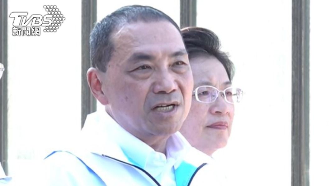KMT candidate Hou Yu-ih gains favor in market visit (TVBS News)