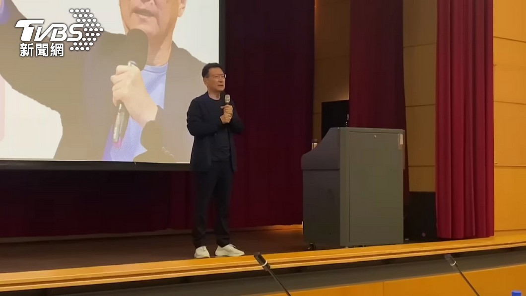 Jaw Shaw-kong takes unique stance to win over young voters
