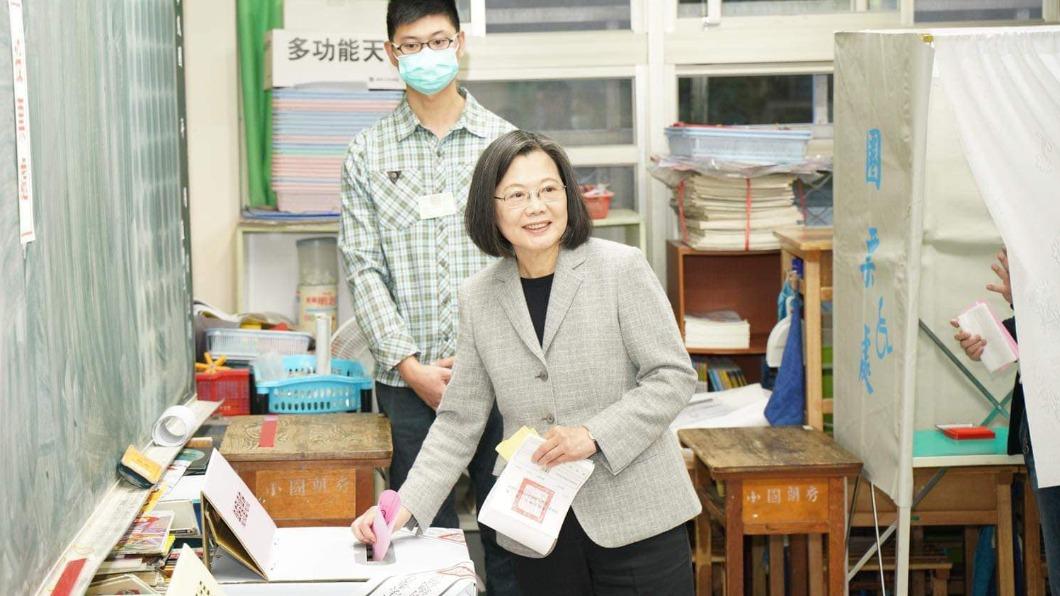 President Tsai Ing-wen accused of illegal election day campaigning (Courtesy of Tsai’s Facebook)