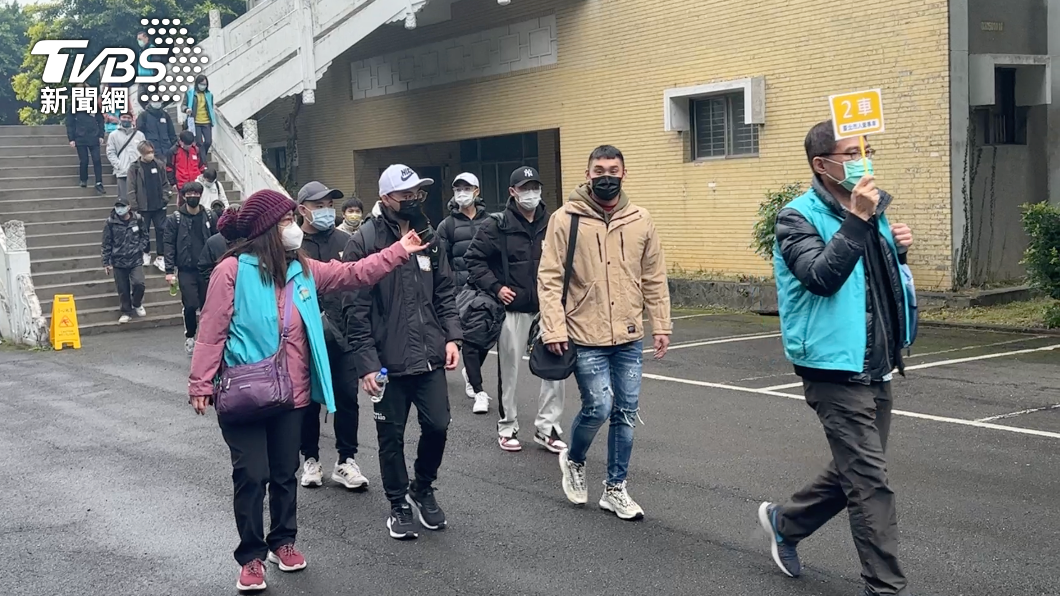 Taiwanese conscripts worry about salary gap despite raise (TVBS News)