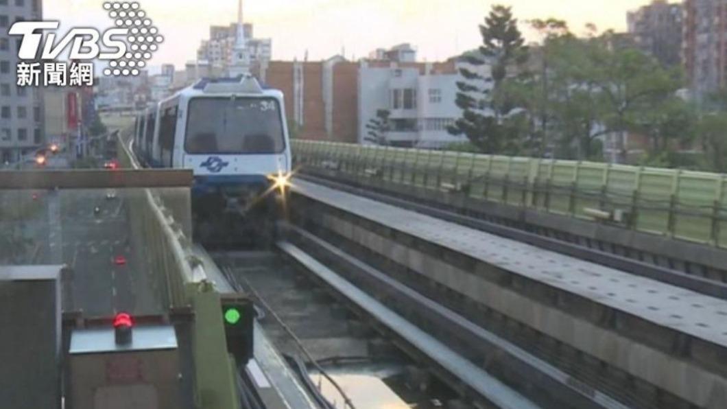Commuter chaos: unexpected train halt on Taipei’s Wenhu line (TVBS News)