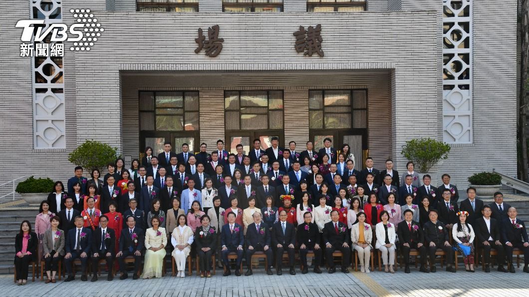 Legislative Yuan kicks off with oath-taking ceremony (TVBS News)