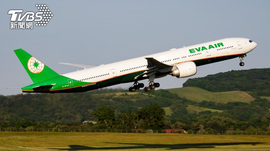 Mid-air miracle: Woman gives birth on EVA Air flight (Shutterstock)