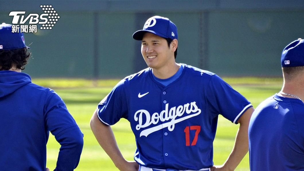 Baseball superstar Shohei Ohtani ties the knot (Courtesy of AP)