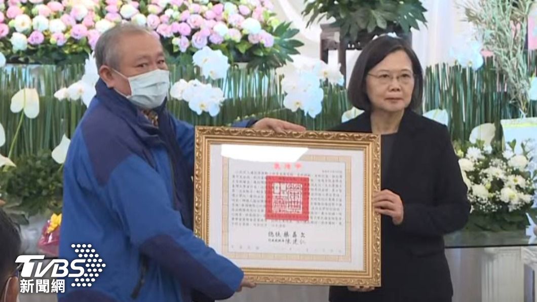 President Tsai honors late human rights lawyer Chen Chun-han (TVBS News)