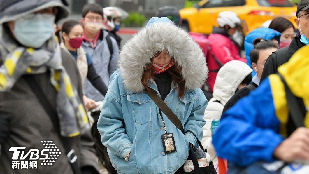 Taipei shivers as cold front brings 11.5°C chill (TVBS News)