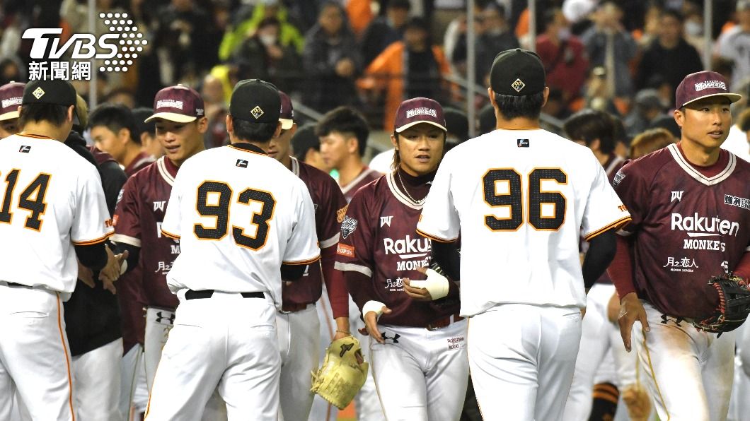 Giants set record at Taipei Dome with massive turnout (TVBS News)