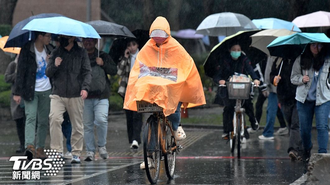 Taiwan issues heavy rain advisory (TVBS News)