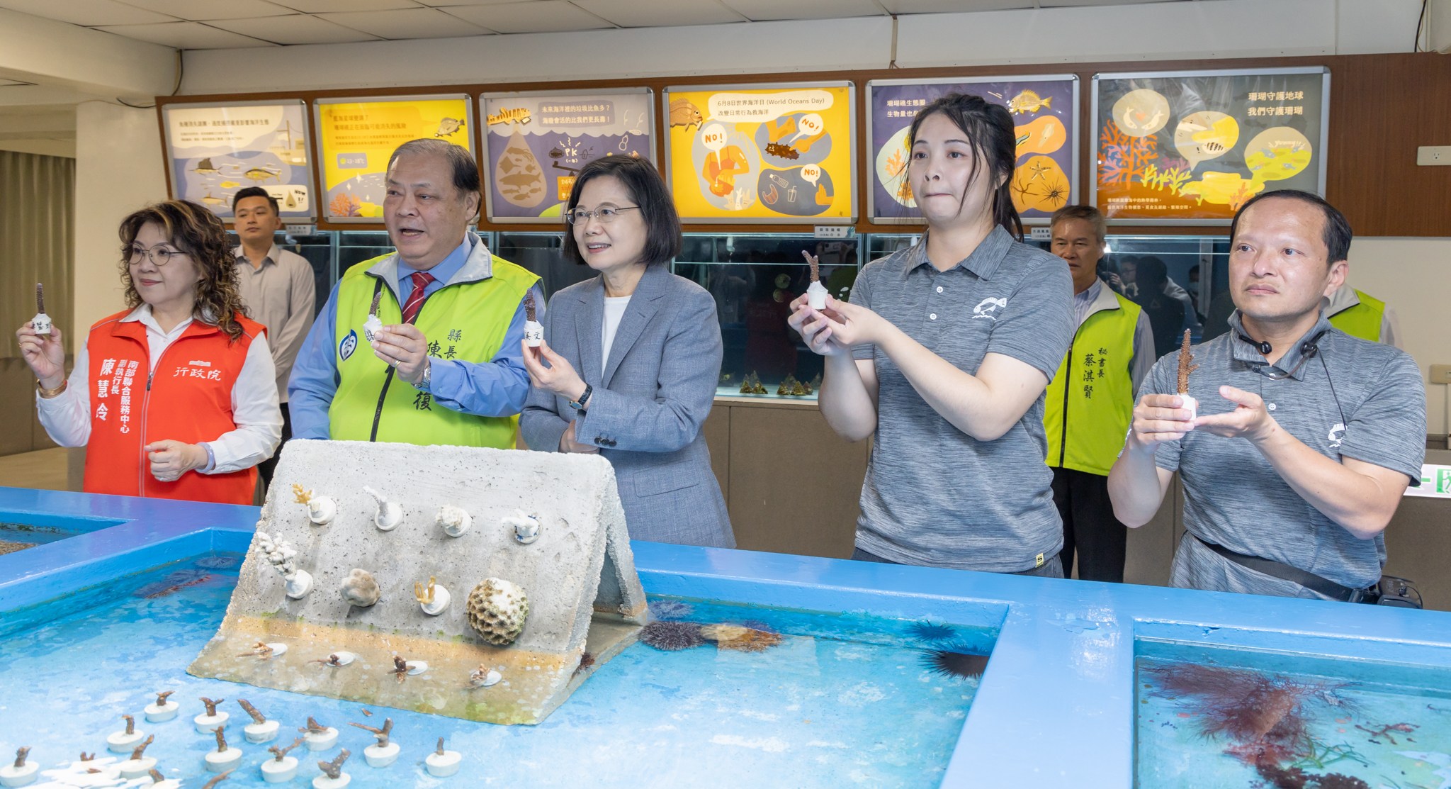 Tsai advocates for marine conservation in Penghu visit (Courtesy of Presidential Office)