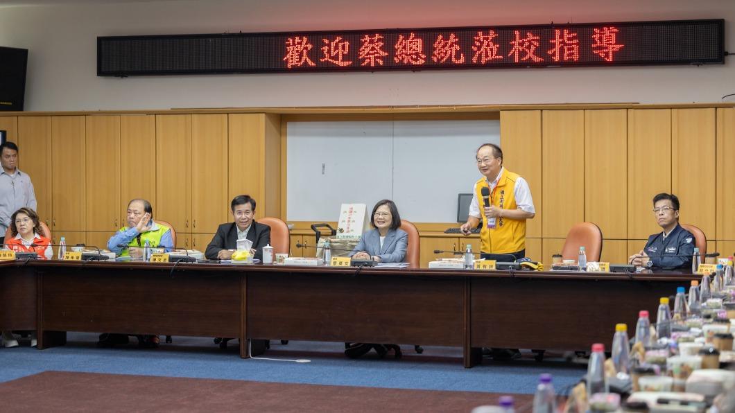 President Tsai discusses pressures of leadership (Presidential Office)