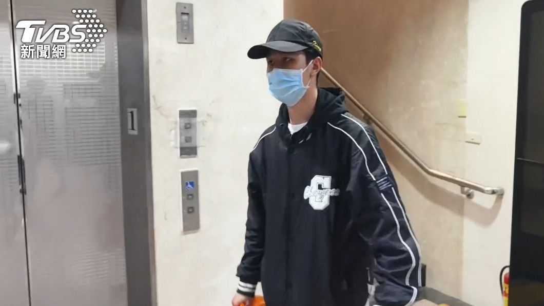 Chef questioned in Taipei food poisoning deaths (TVBS News)