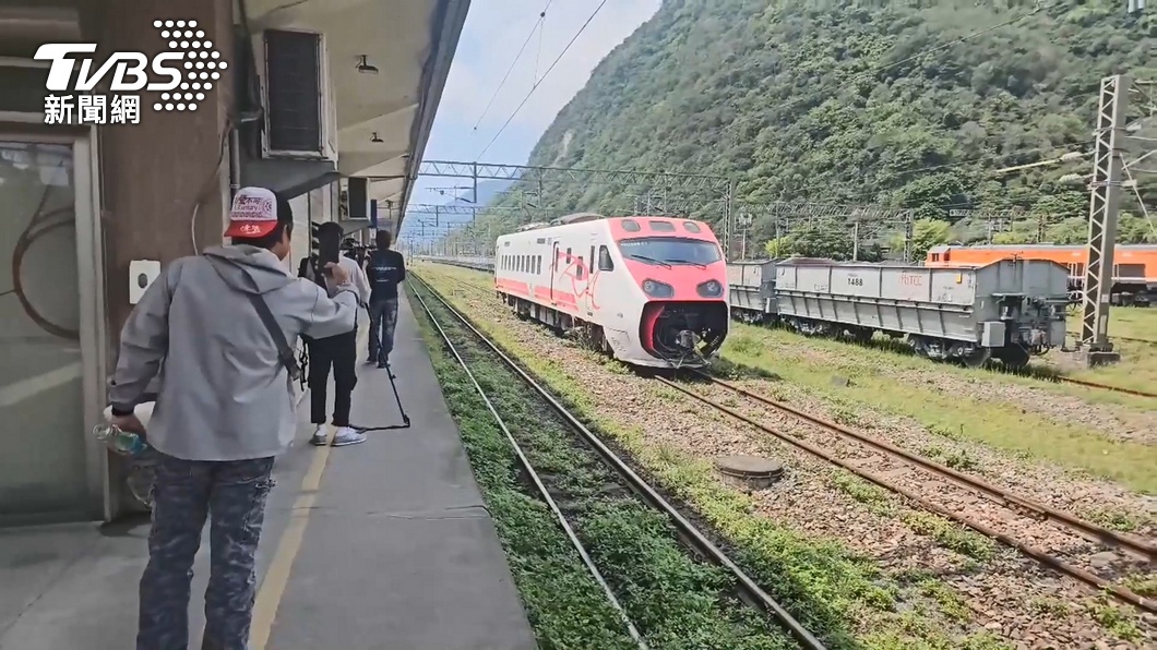 Puyuma resumes service after derailment (TVBS News)