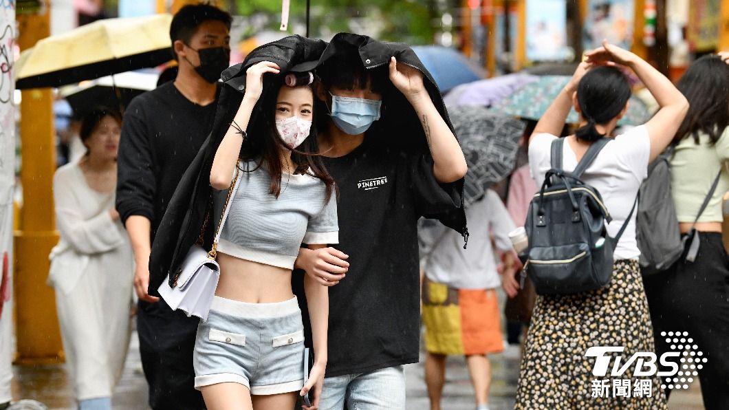 Taiwan braces for sweltering heat, thunderstorms this week (TVBS News)