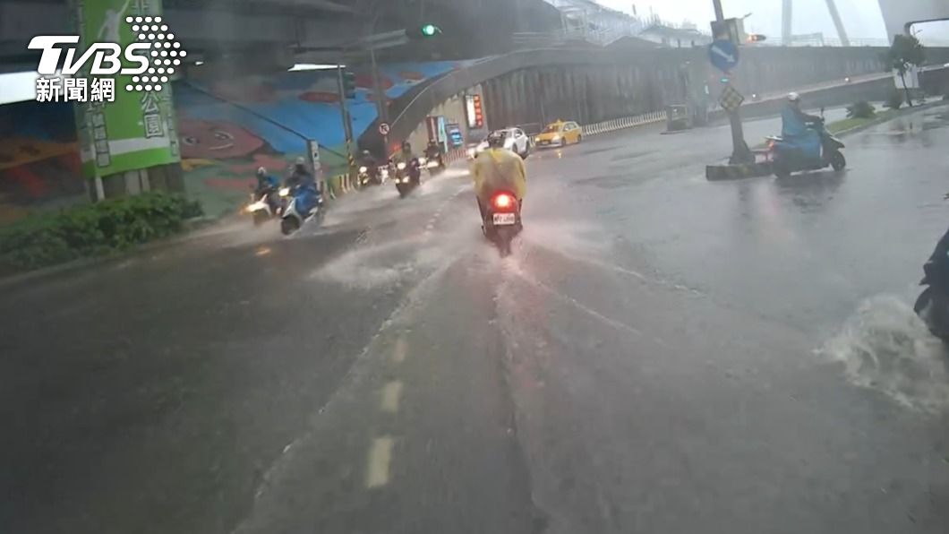 Heavy rain advisory issued for Kaohsiung and Pingtung (TVBS News)