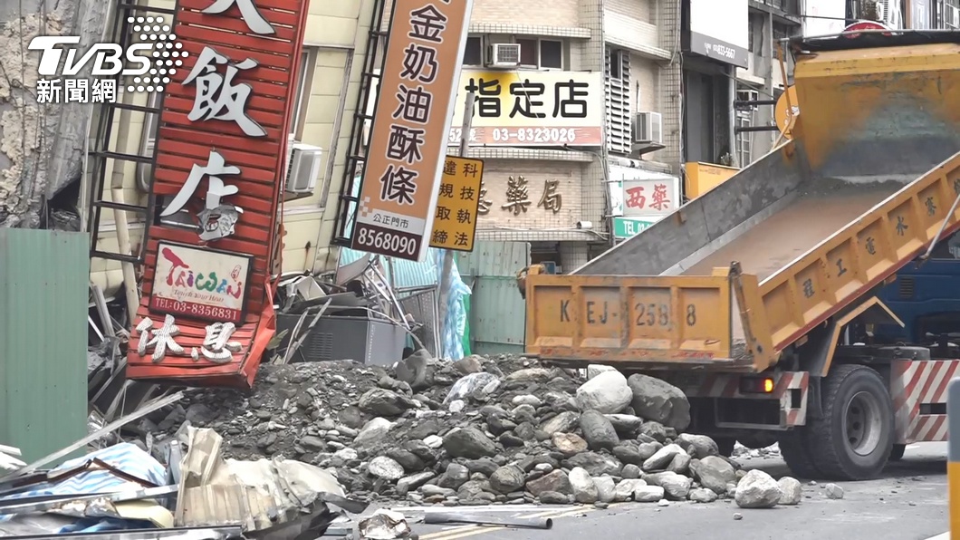 Series of Hualien quakes leads to 4 building collapses (TVBS News)