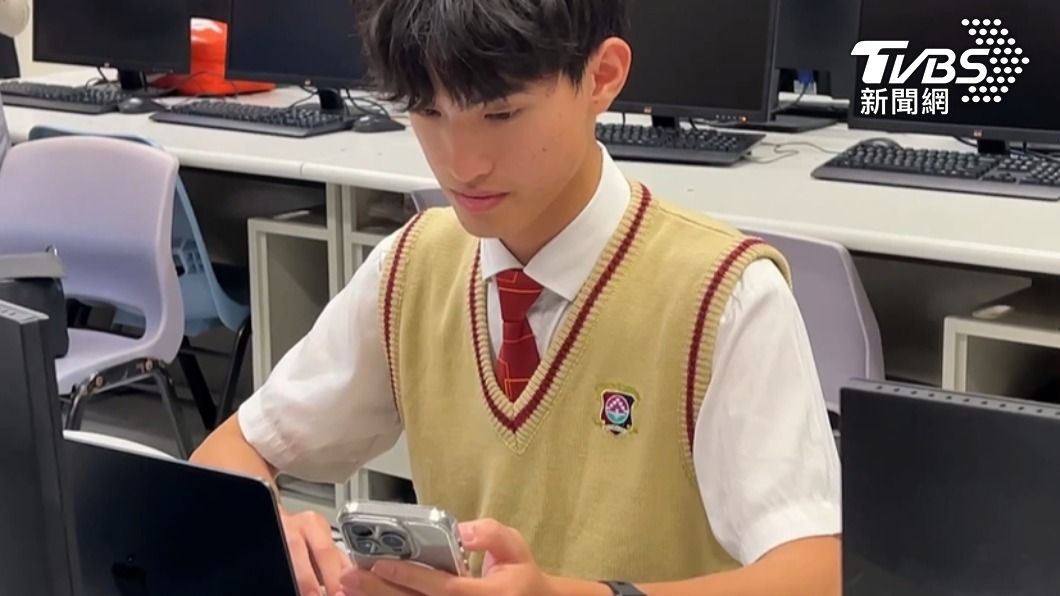 Teen developer’s earthquake alert app hits 320K downloads (TVBS News)