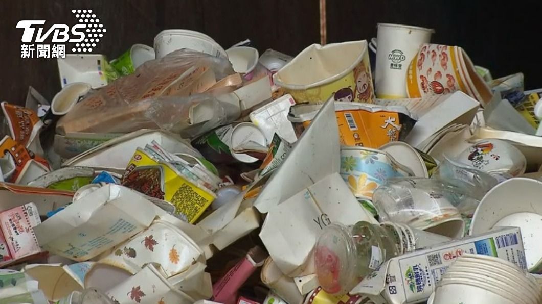 Environment minister urges reduction in delivery waste (TVBS News)