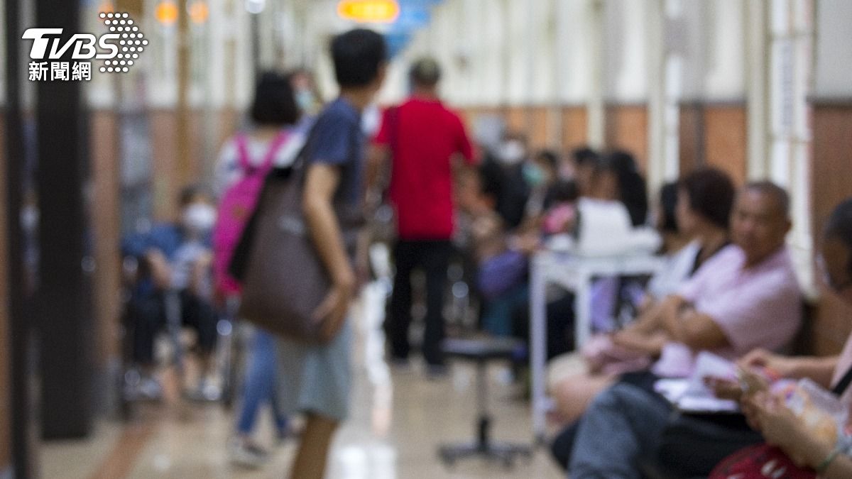 CDC alerts on rising enterovirus and dengue cases in Taiwan (Shutterstock)