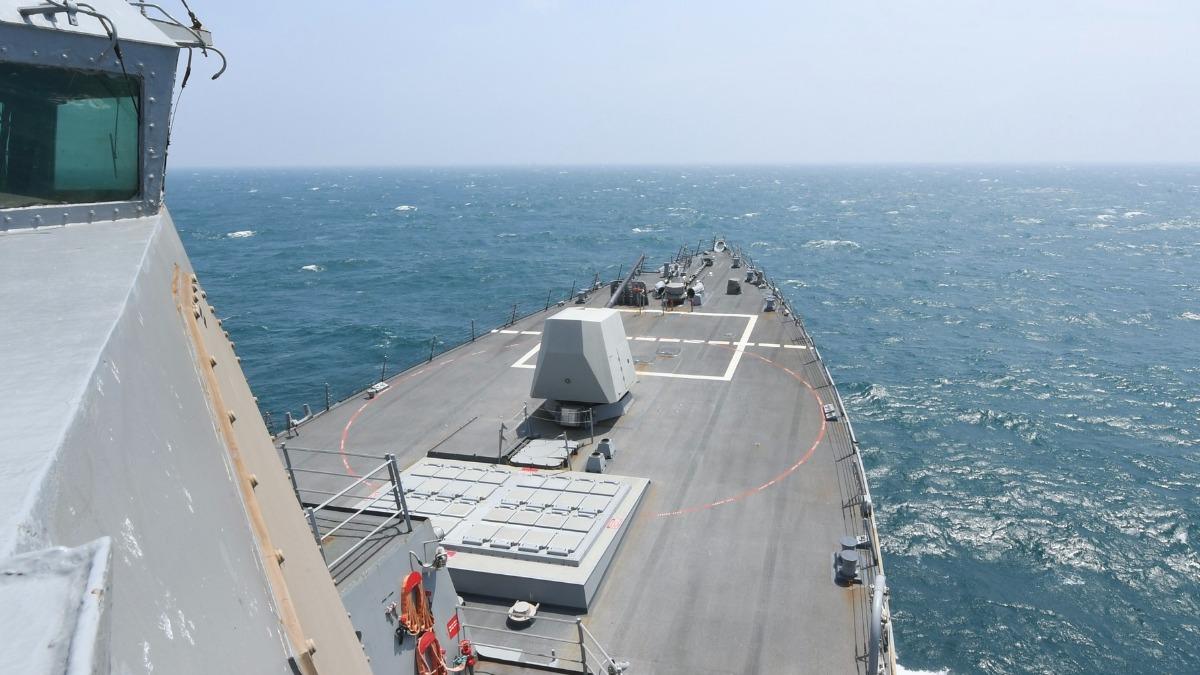 US warship sails through Taiwan Strait amid tensions (US Seventh Fleet/FB)