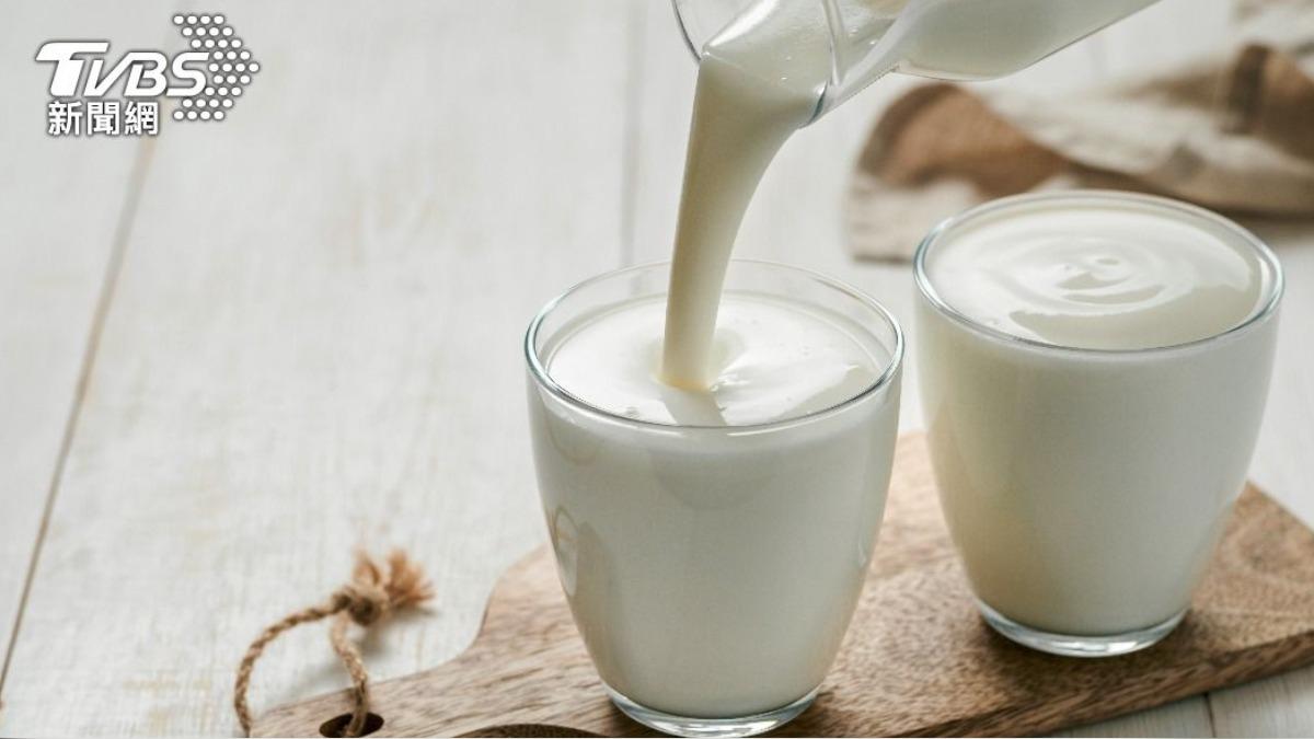 Local governments urge continuation of free milk program (Shutterstock)