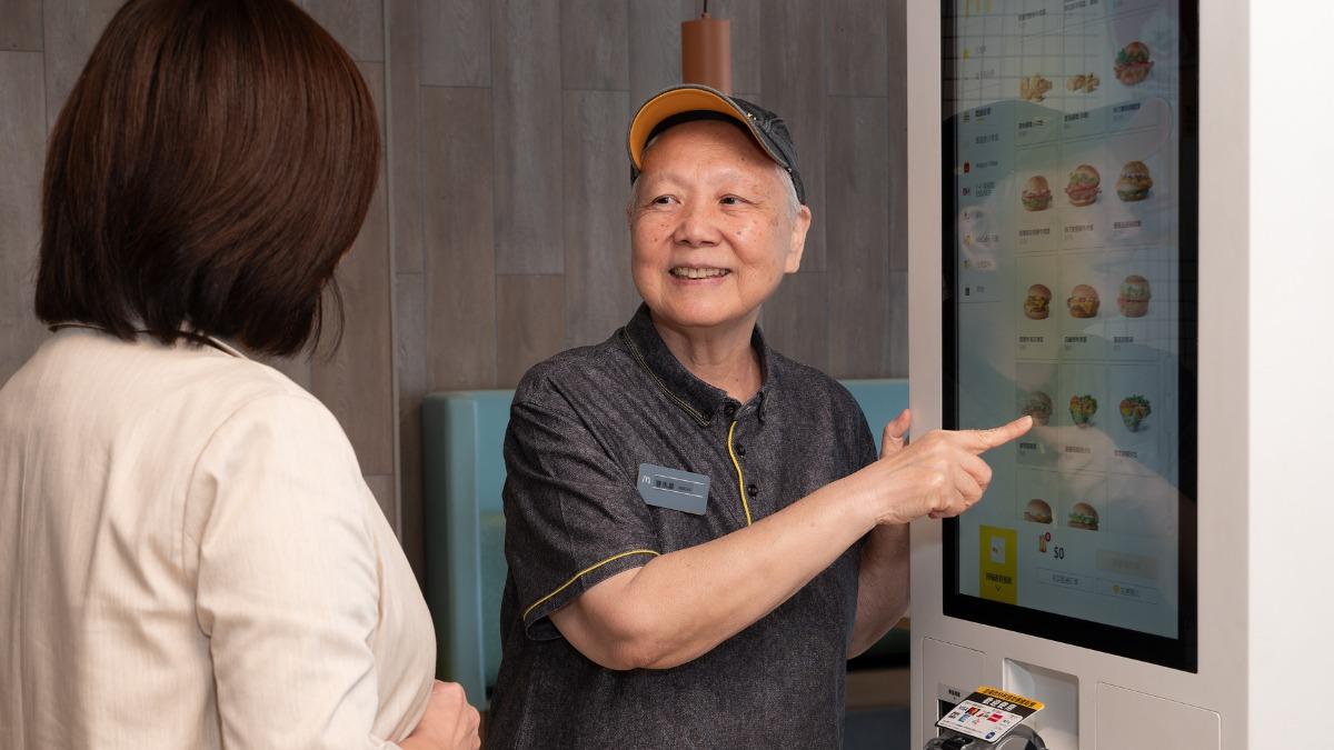 Taiwan to remove age cap on employment insurance (TVBS News)