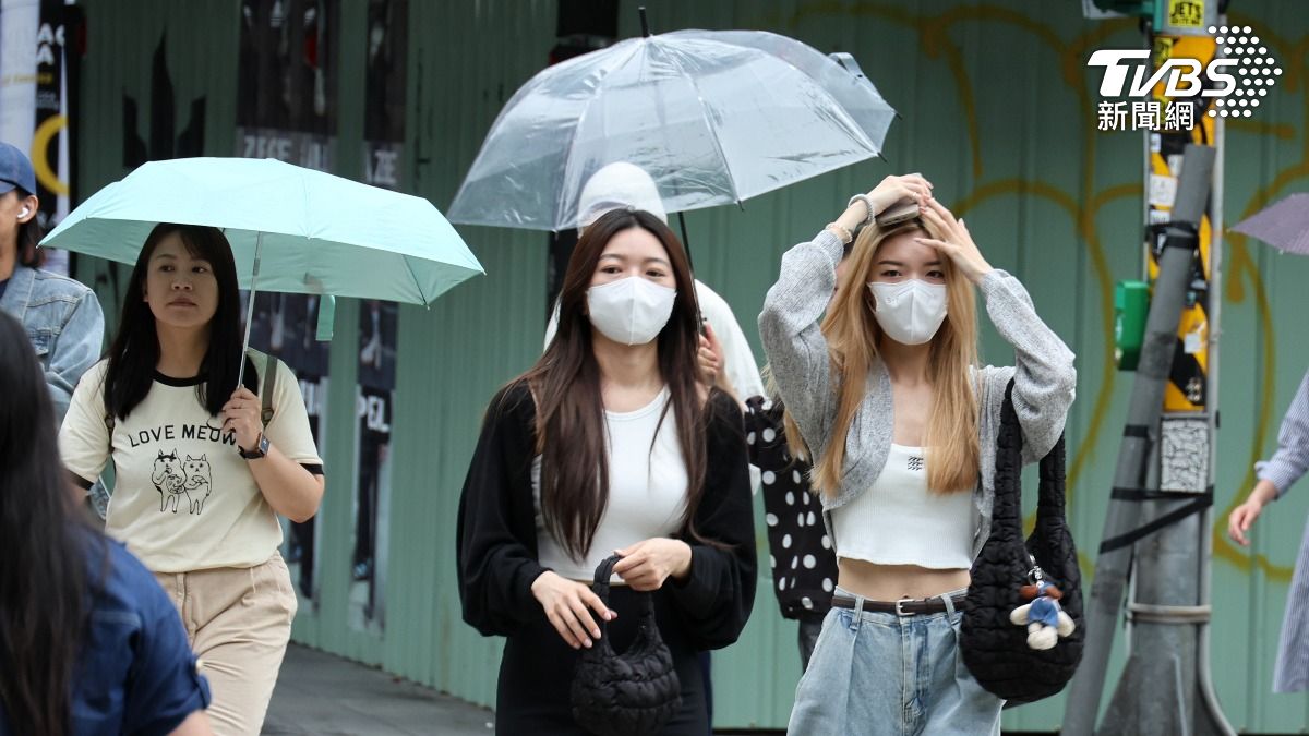 Meteorologist sees 50% chance of first typhoon Ewiniar (TVBS News)