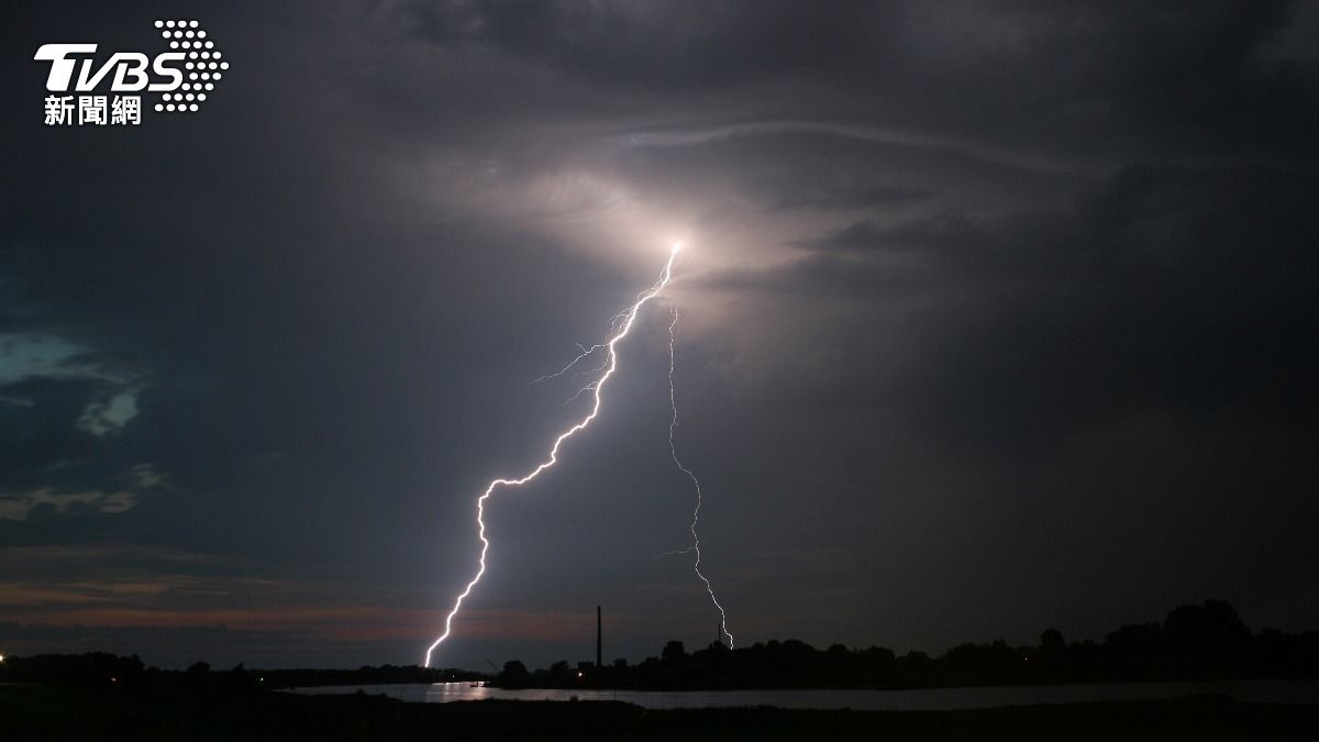 Lightning strike costs Nanya Technology up to NT$500 million (Shutterstock)