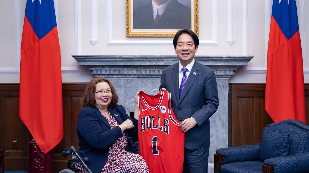 U.S. senators visit Taiwan amid legislative chaos (Courtesy of Presidential Office)