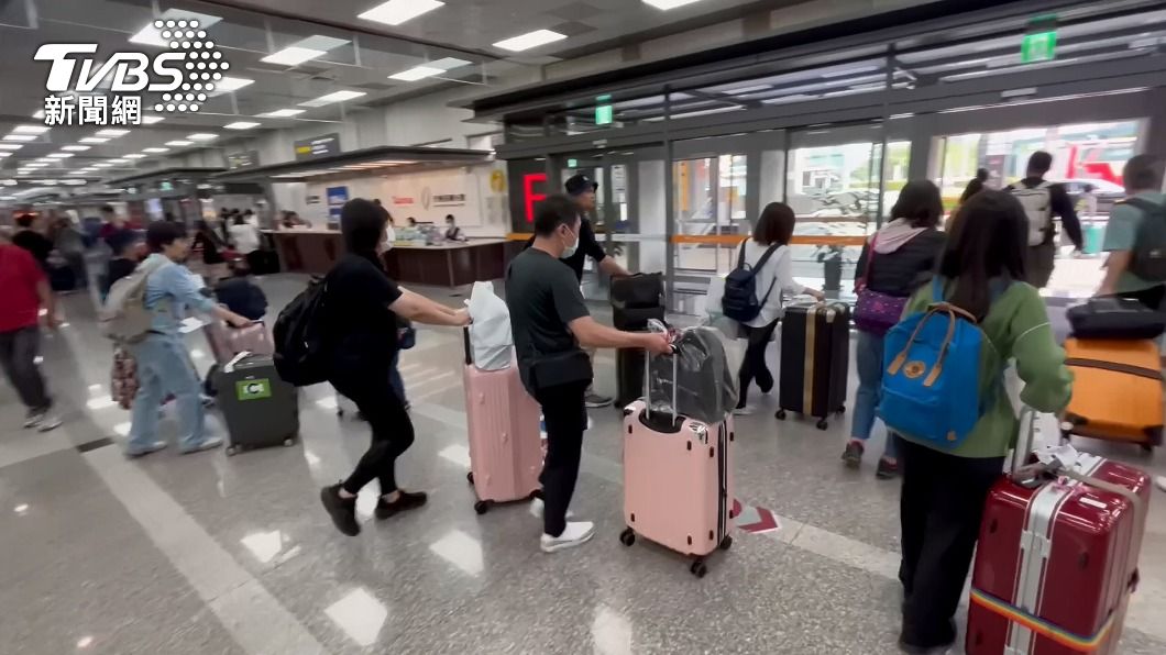 Taiwan maintains ban on group tours to China (TVBS News archive)