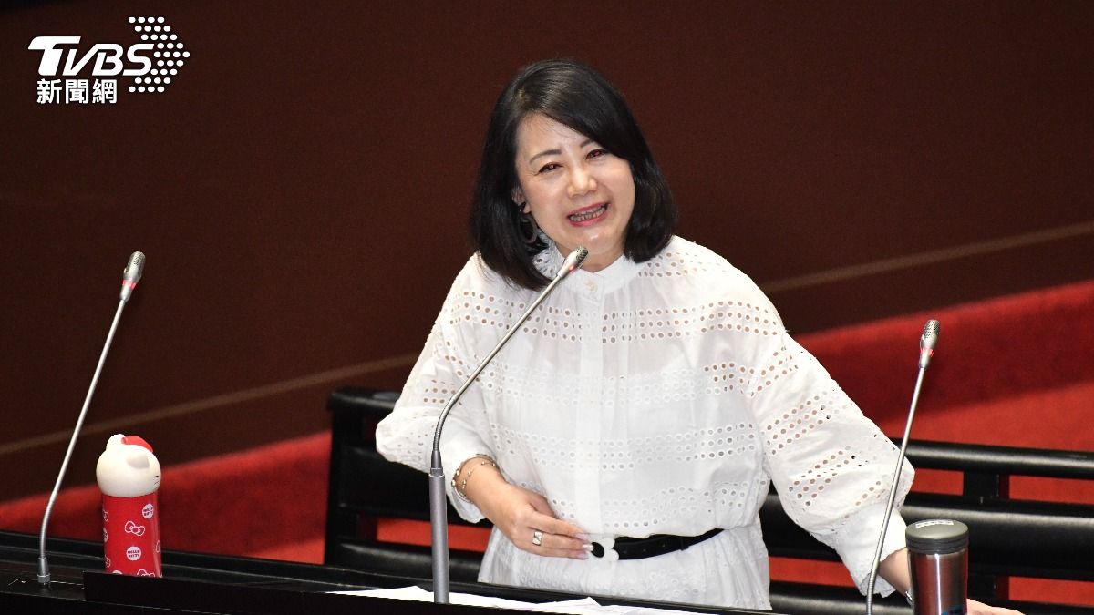 DPP’s Rosalia Wu challenges Taiwan’s legislative dress code (TVBS News)