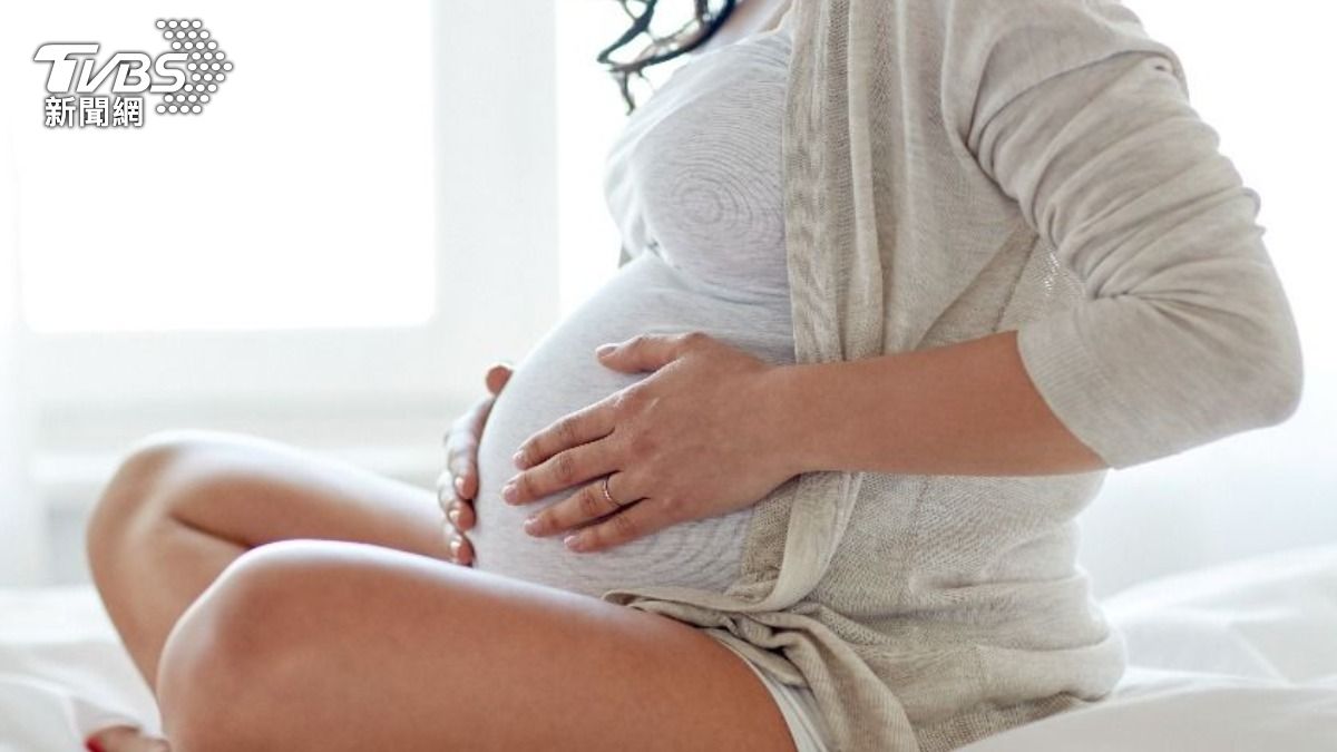 Advocates push for pregnancy fund to aid women in Taiwan (Shutterstock)