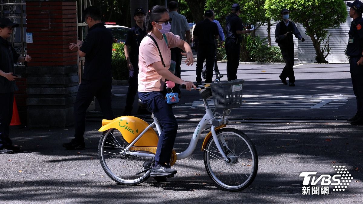 YouBike service outage affects commuters nationwide (TVBS News)