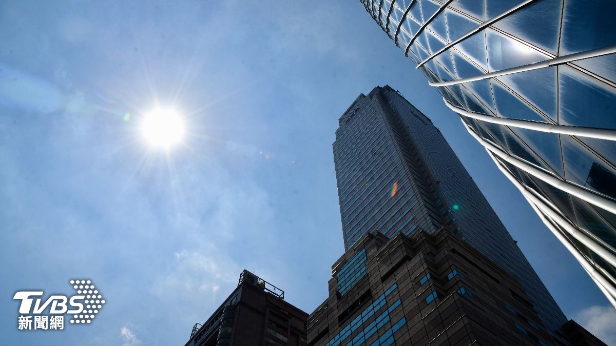 Taiwan hit by severe heatwave, Taipei to see 43°C (TVBS News)