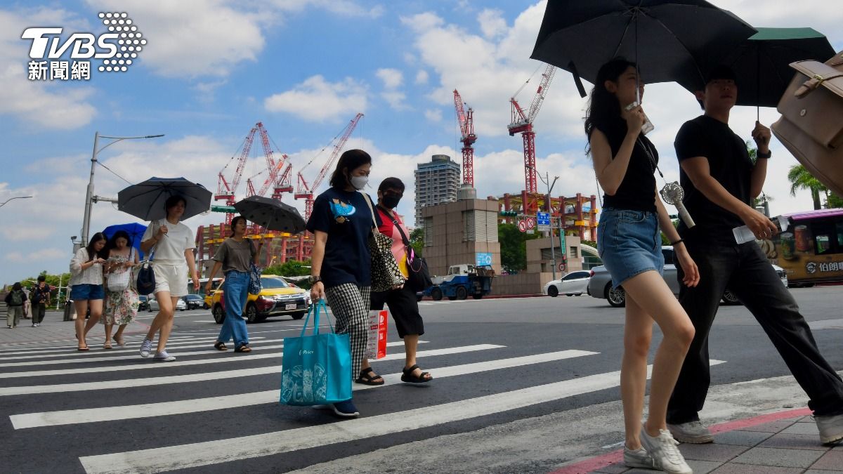 Rain, cooler temps expected on Friday (TVBS News)