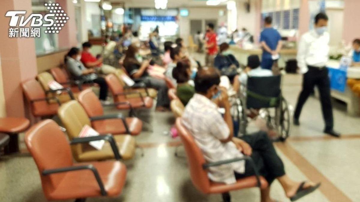 Taiwan battles triple virus outbreak, including COVID surge (Shutterstock)