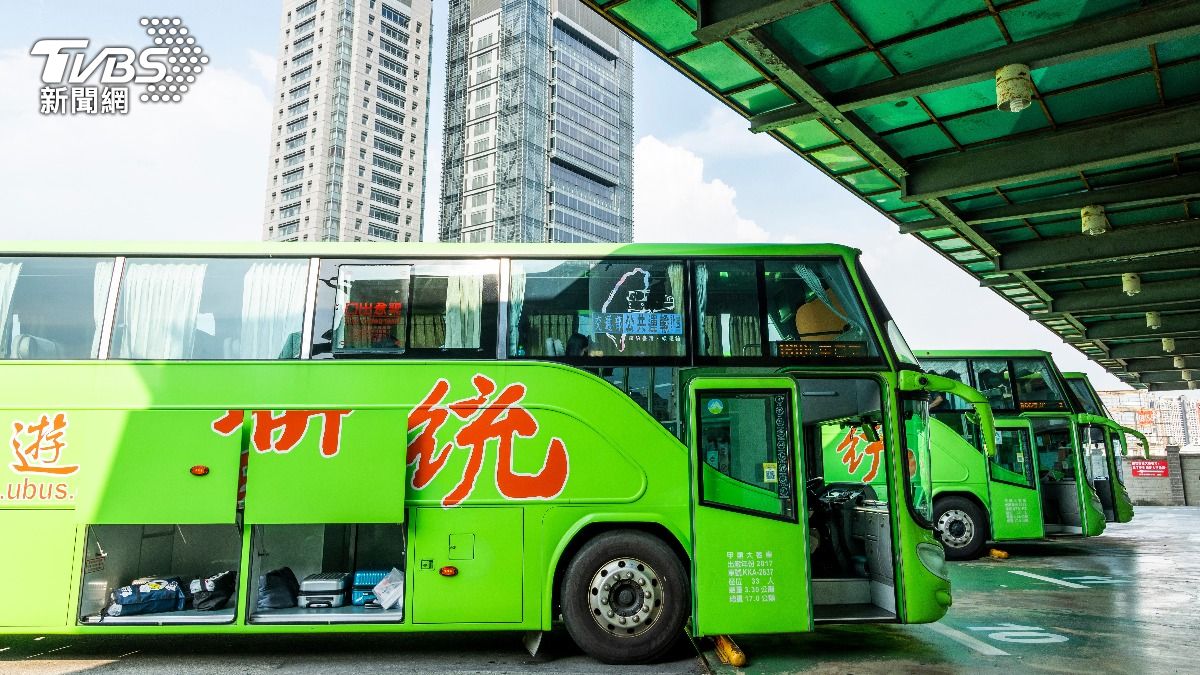 Bus ridership surges 33% after Taiwan implements discounts (Shutterstock)