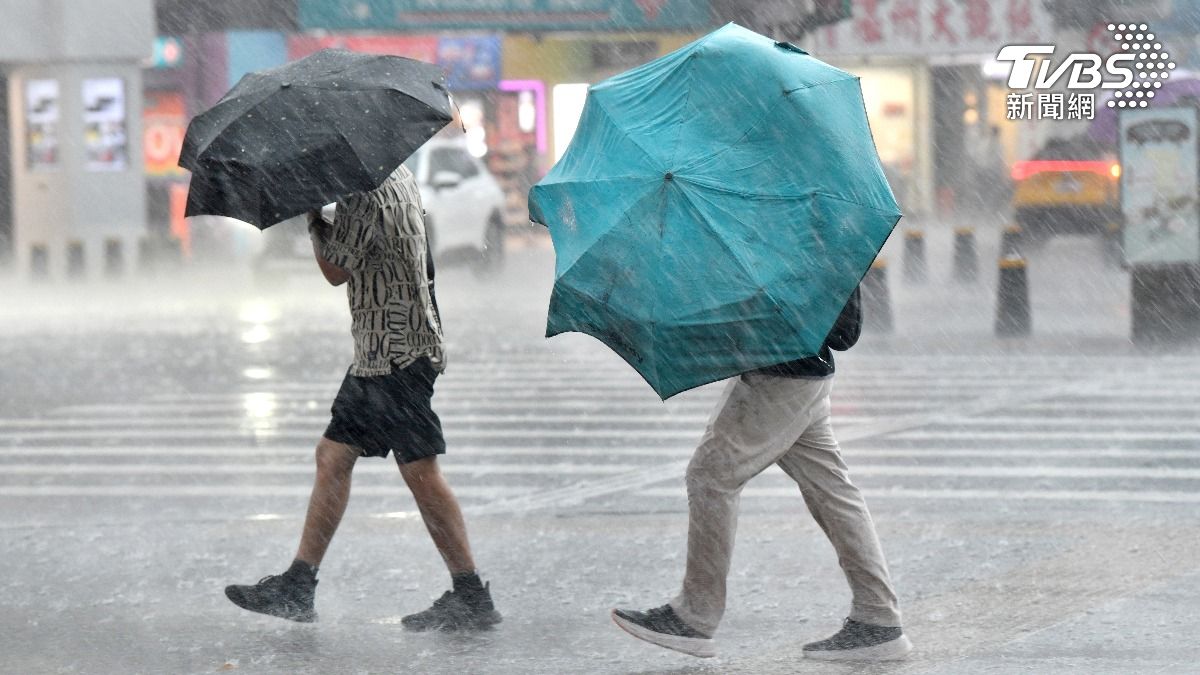 Typhoon Gaemi brings heavy rain, strong winds to Taiwan (TVBS News)