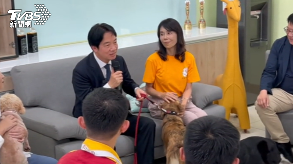 President Lai adopts a three-legged dog at shelter opening (TVBS News)