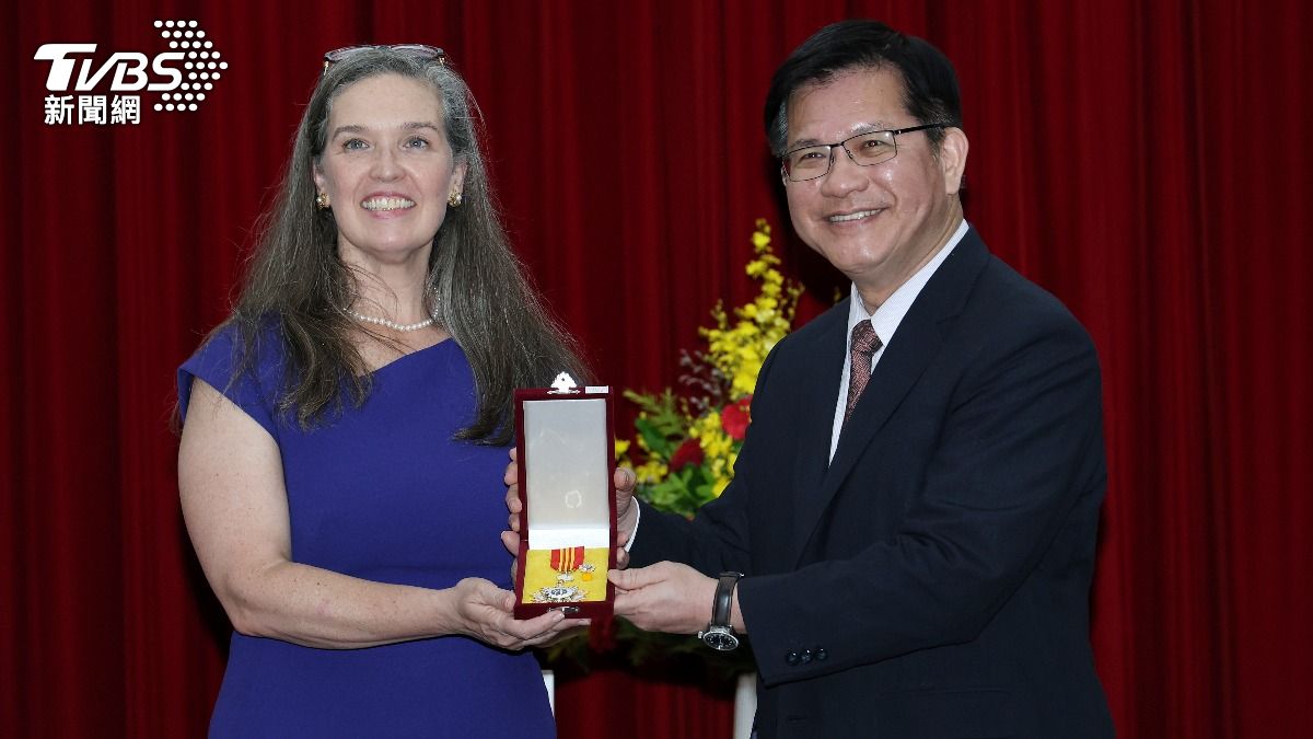 AIT director honored with diplomacy medal in Taiwan (TVBS News)