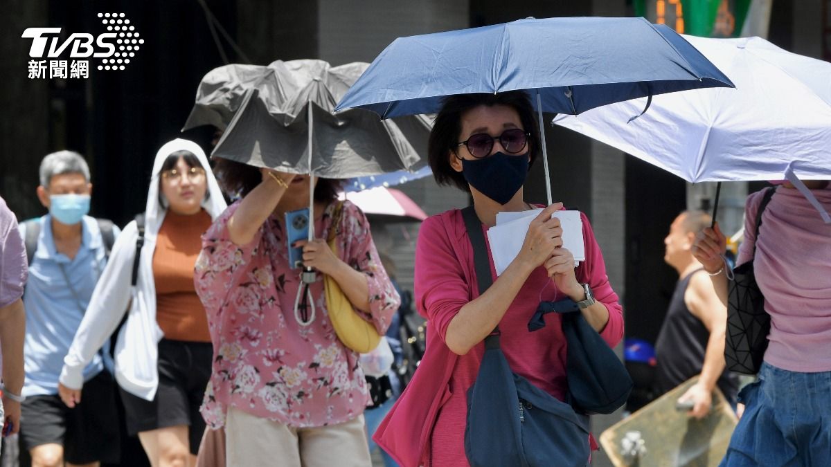 Taiwan braces for scorching heatwave and UV alert (TVBS News)