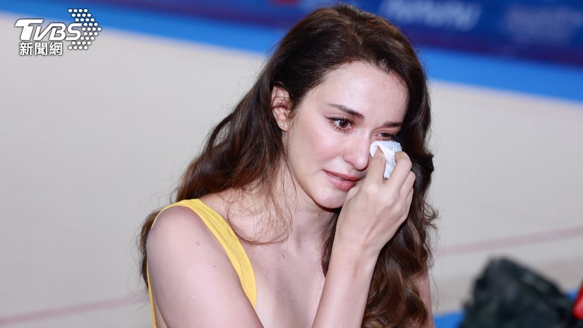 Emotional Bakurova shares family’s struggle in Ukraine war (TVBS News)