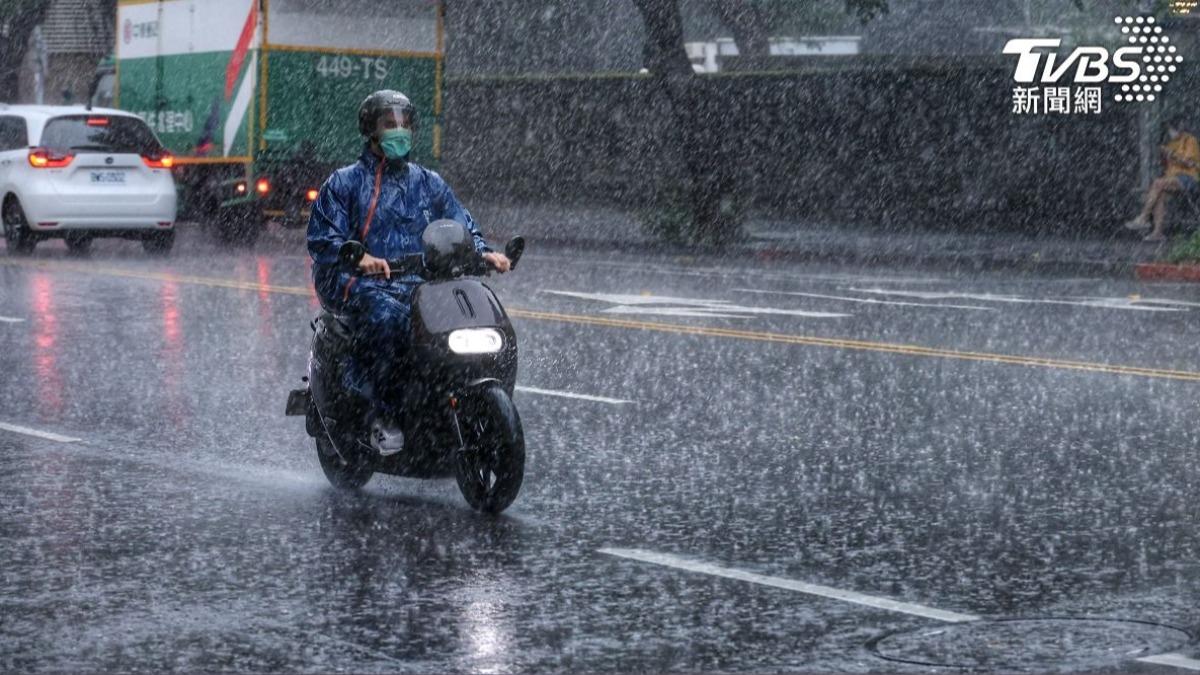 Taiwan braces for severe thunderstorms amid cold-core low (TVBS News)
