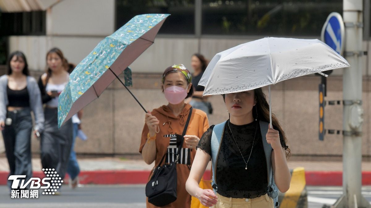 Taiwan grapples with record-breaking heatwave (TVBS News)